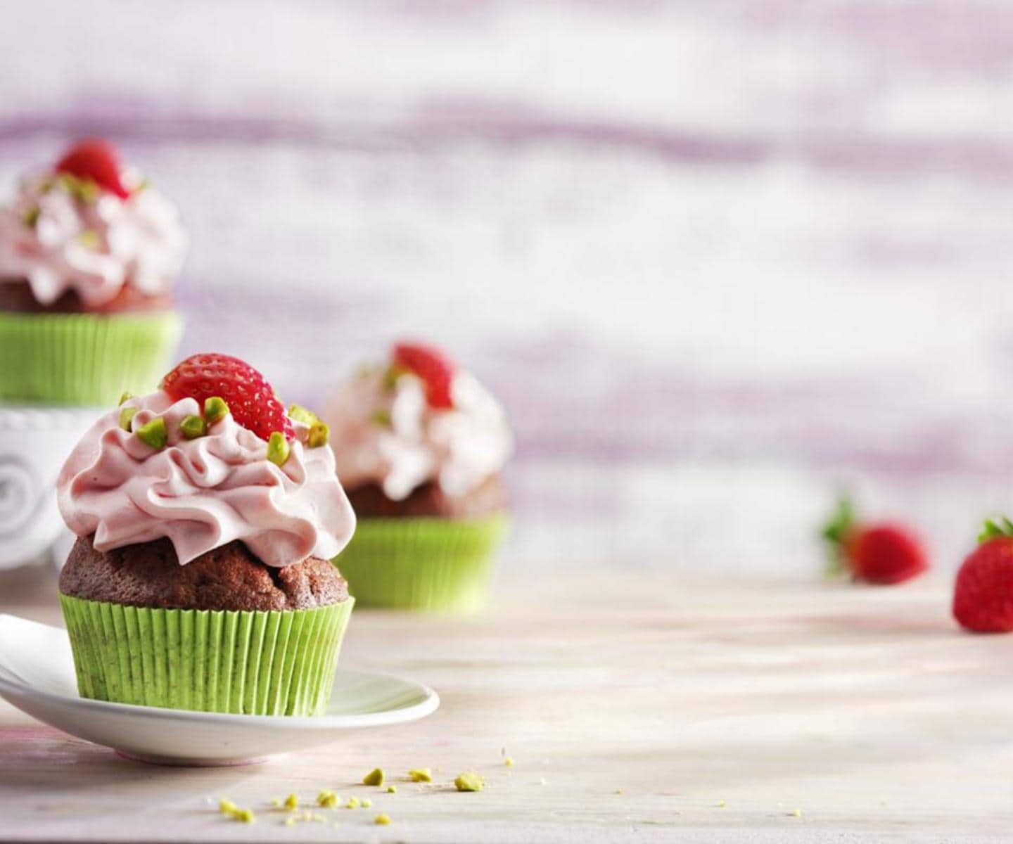 Schoko-Cupcakes unter der Erdbeer-Mascarpone-Haube | bofrost*Rezepte