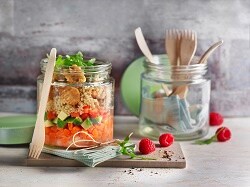 Ernährung im Job - Mittagessen - Bunte Salatpause im Glas