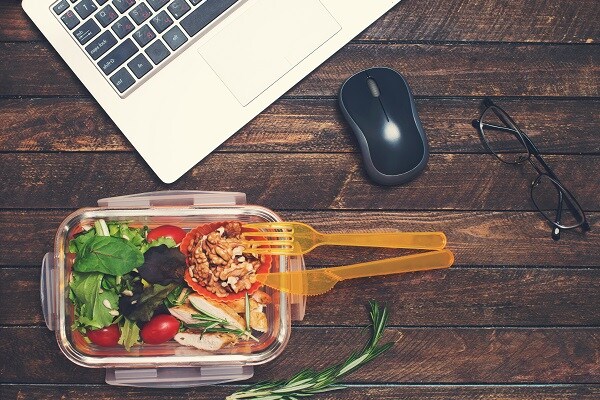 Ernährung im Job: Gut vorbereitet in einen fitten Büro-Alltag