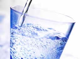 Gesunde Ernährung - Wasserglas